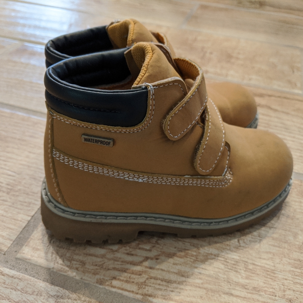 Toddler size 11 Waterproof boots